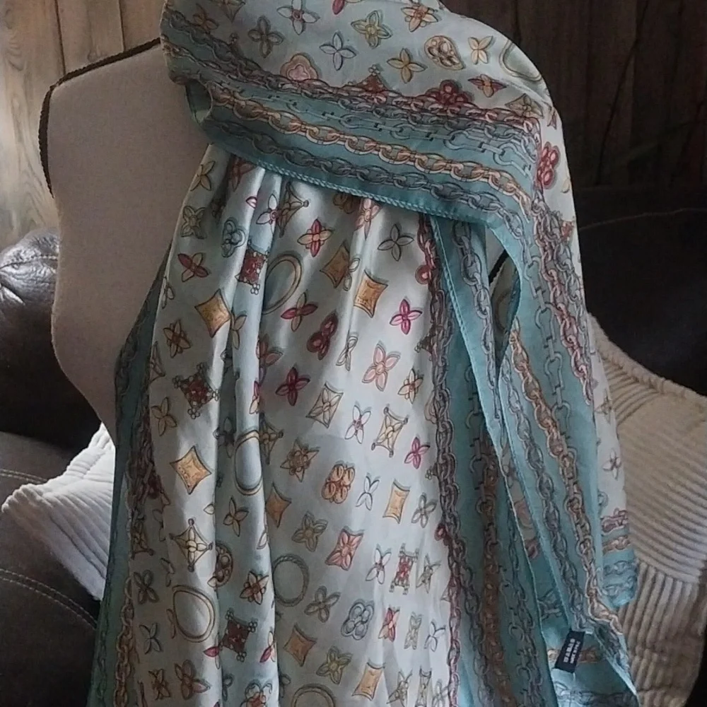 Women 100% Silk Scarf Elegant Timelesd Classy